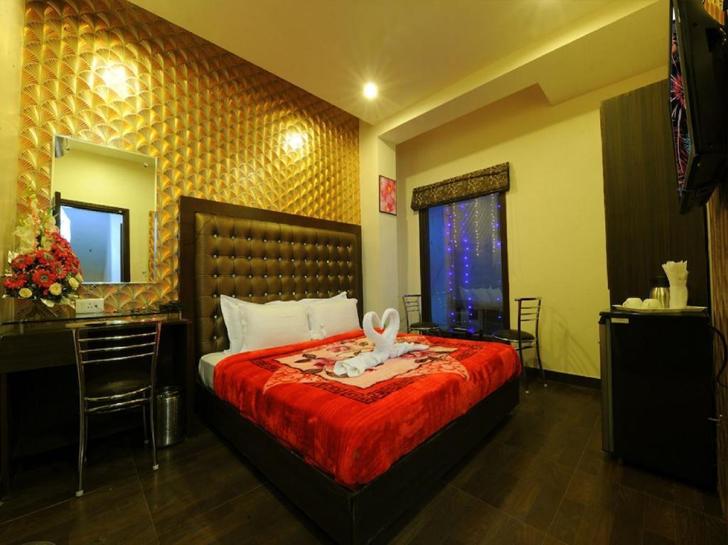 Hotel Pearl Inn & Suites Amritsar Buitenkant foto