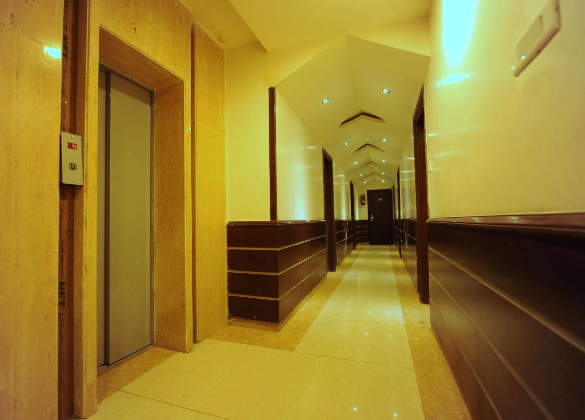 Hotel Pearl Inn & Suites Amritsar Buitenkant foto